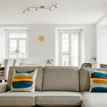 Spacious Modern Flat In The Estrela District With Parking 아파트 *