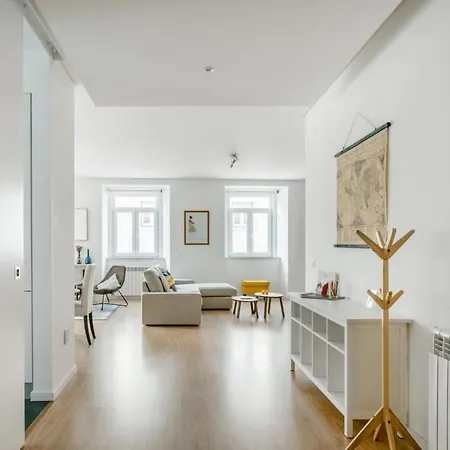 Spacious Modern Flat In The Estrela District With Parking 아파트 *