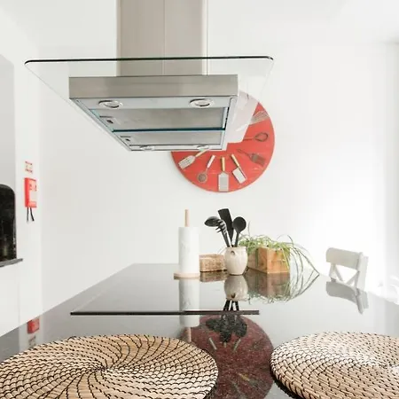 아파트 Spacious Modern Flat In The Estrela District With Parking