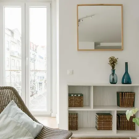 Spacious Modern Flat In The Estrela District With Parking * 리스본