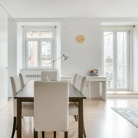 Apartment Spacious Modern Flat In The Estrela District With Parking Lisbon