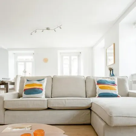Spacious Modern Flat In The Estrela District With Parking Apartment